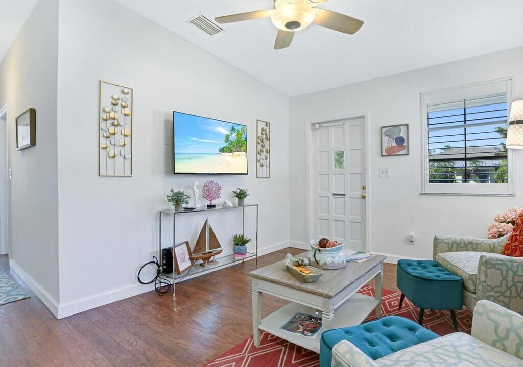 Photo of Livingroom in Lake Park