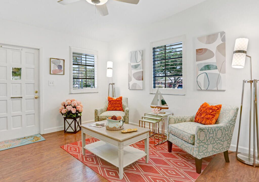 Photo of Livingroom in Lake Park