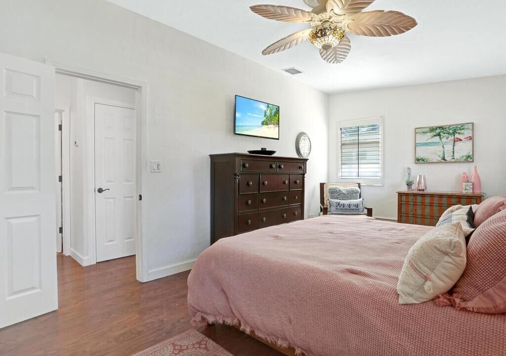 Photo of Bedroom in Lake Park