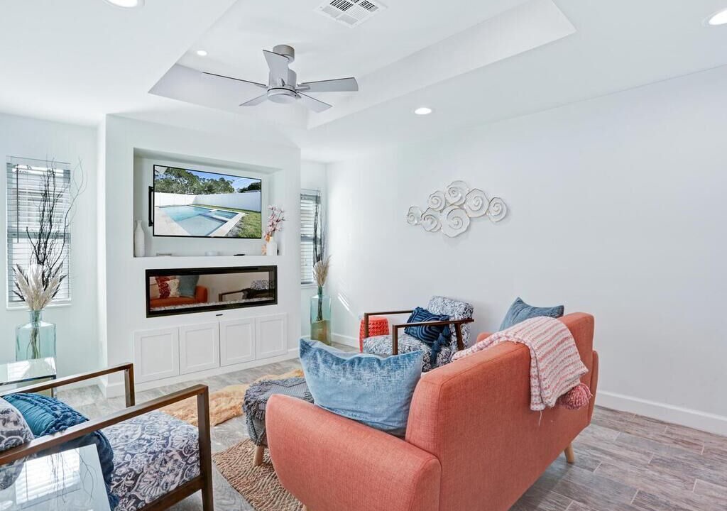 Photo of Livingroom in Lake Park