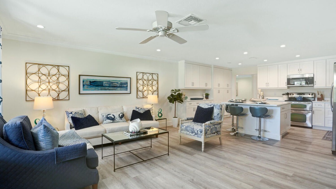 Photo of Livingroom in Lake Park