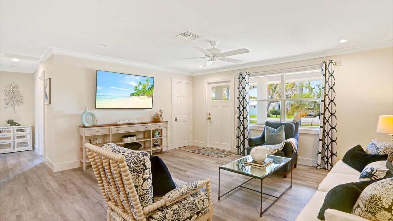 Photo of Livingroom in Lake Park