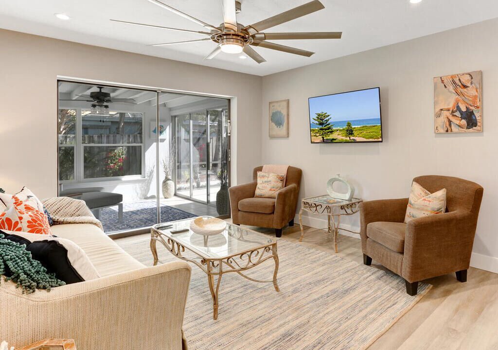 Photo of Livingroom in Lake Park