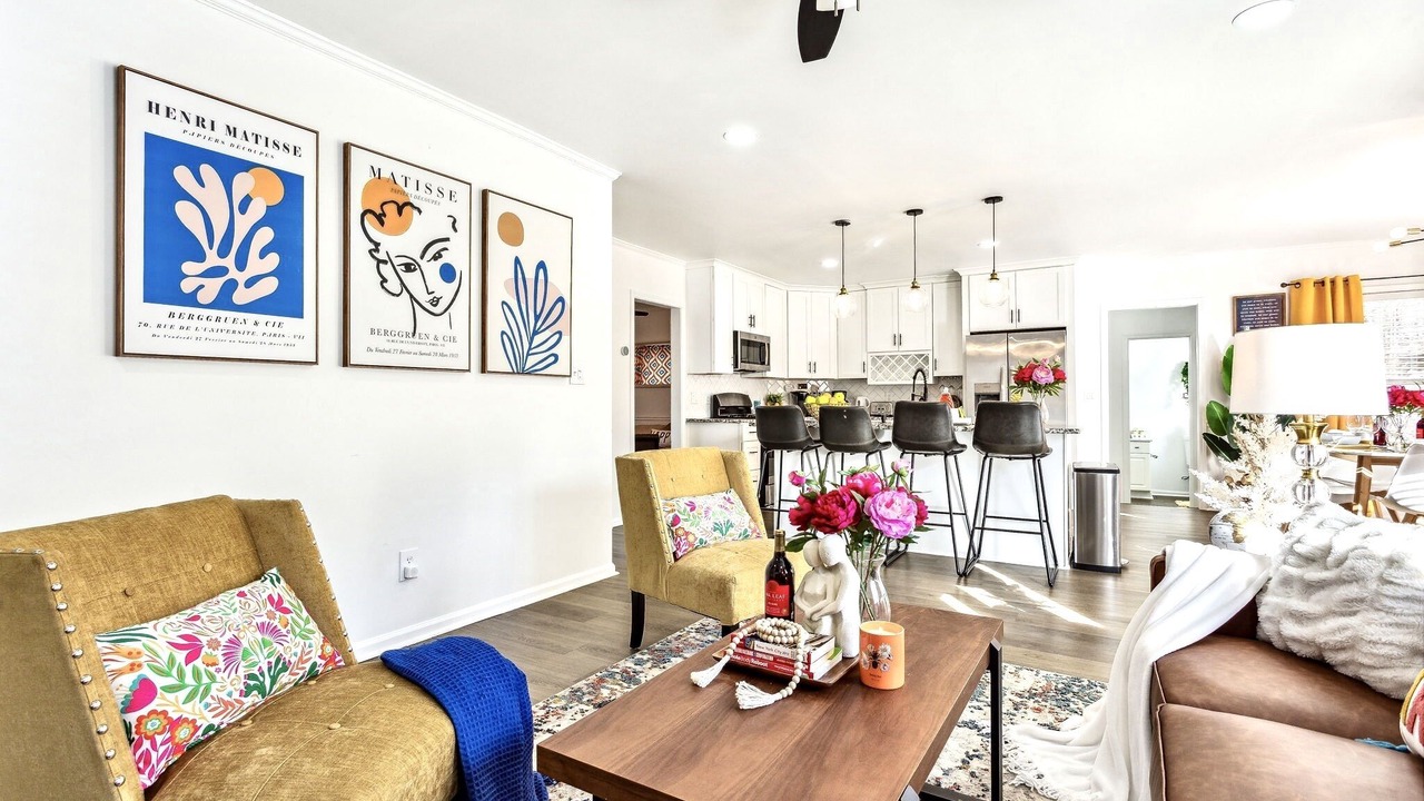 Photo of Livingroom in Lawrenceville