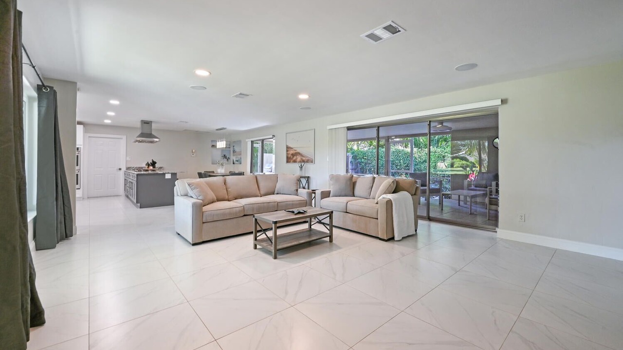 Photo of Livingroom in Willoughby Acres