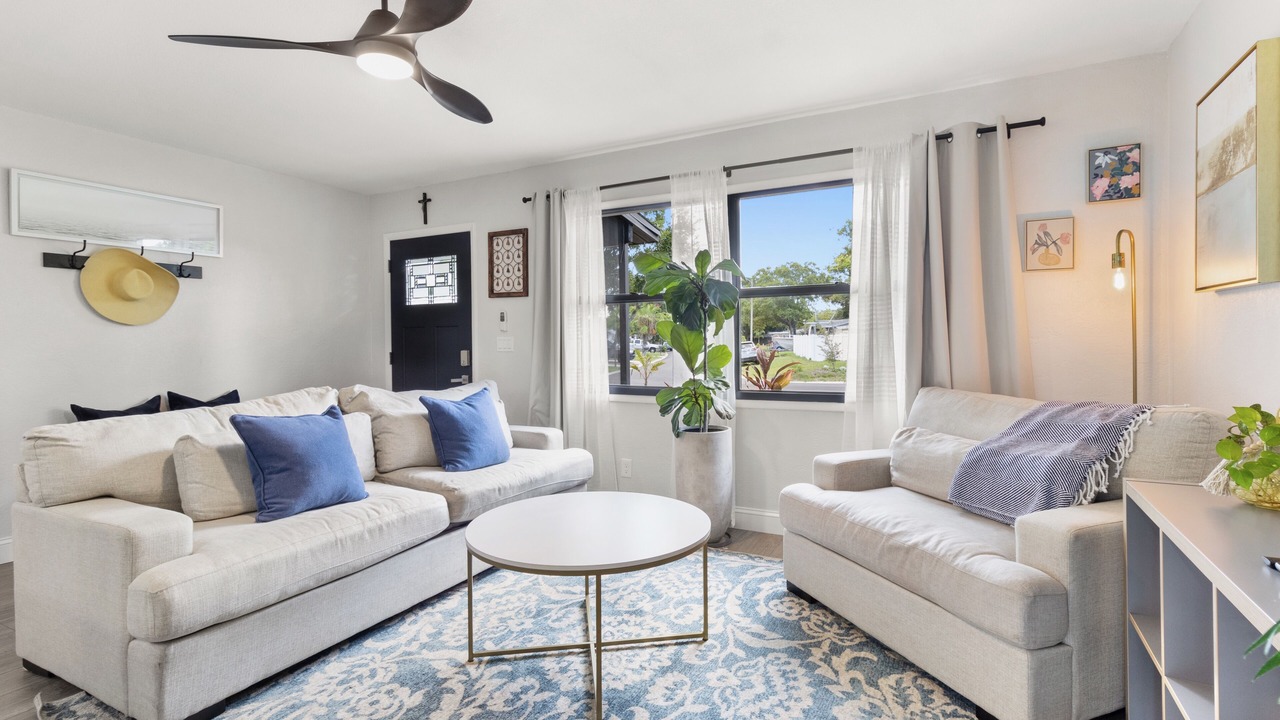 Photo of Livingroom in South Pinellas Community Council