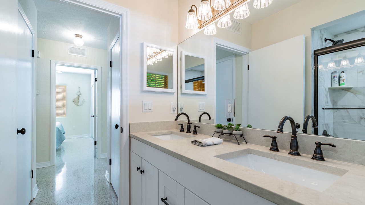 Photo of Bathroom in Oakford Park