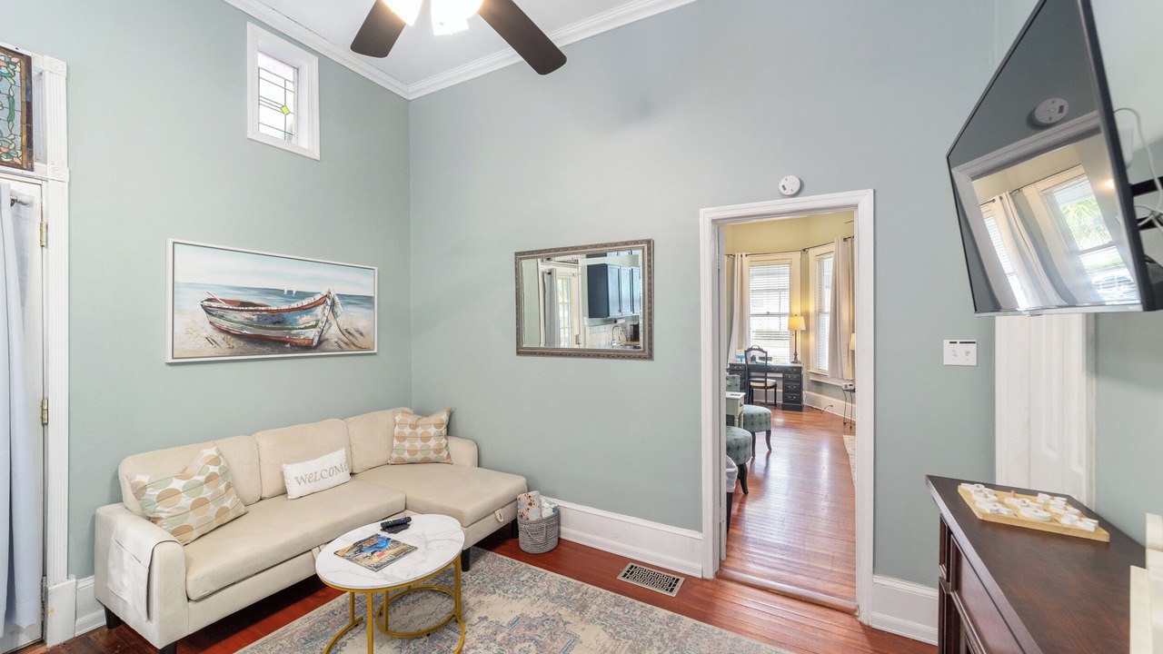 Photo of Livingroom in Historic District