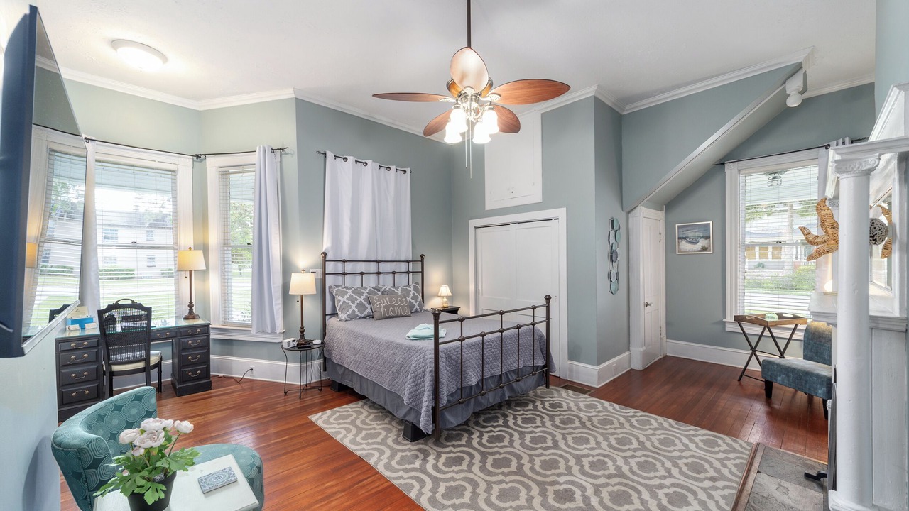 Photo of Livingroom in Historic District