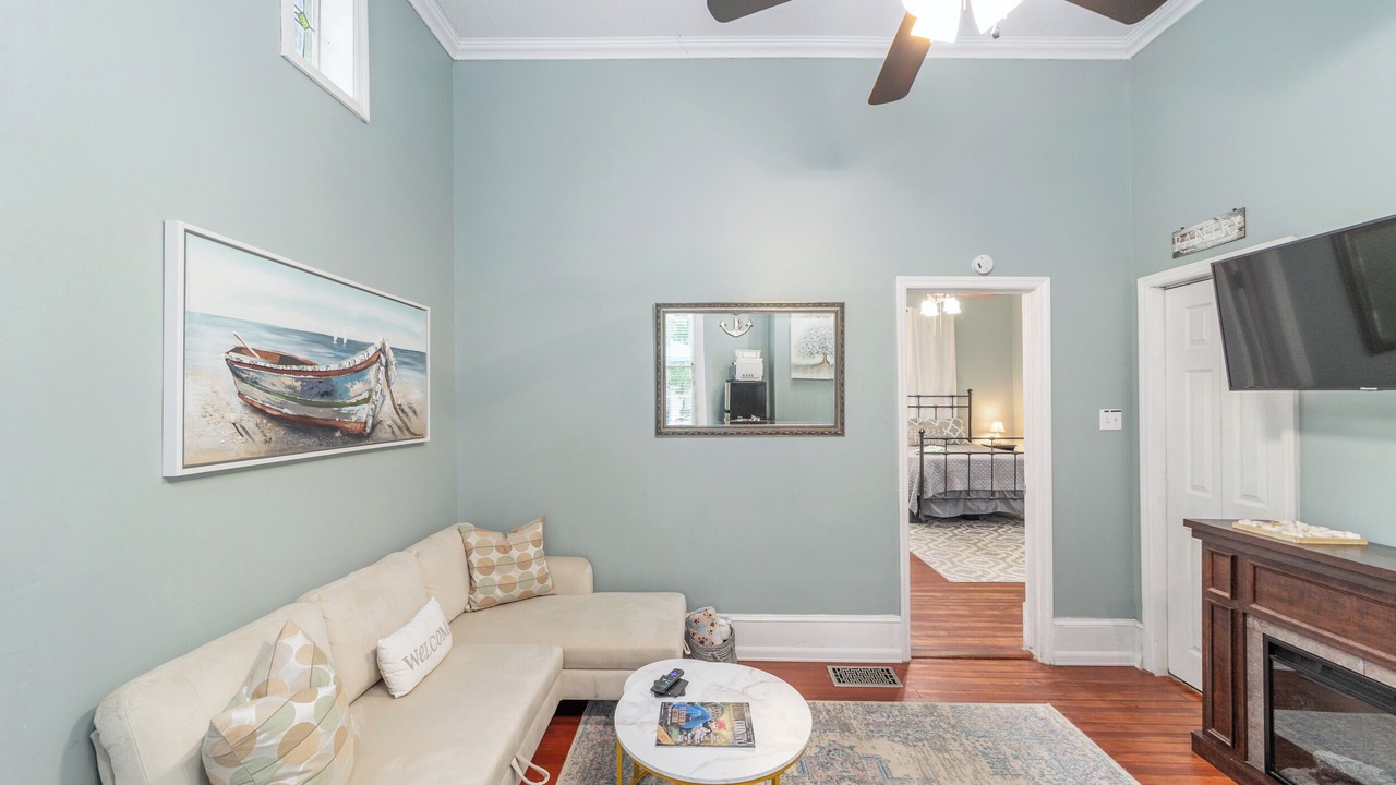 Photo of Livingroom in Historic District