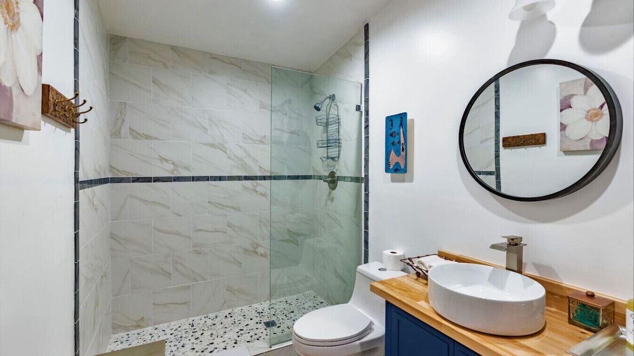 Photo of Bathroom in Indian Beach Sapphire Shores