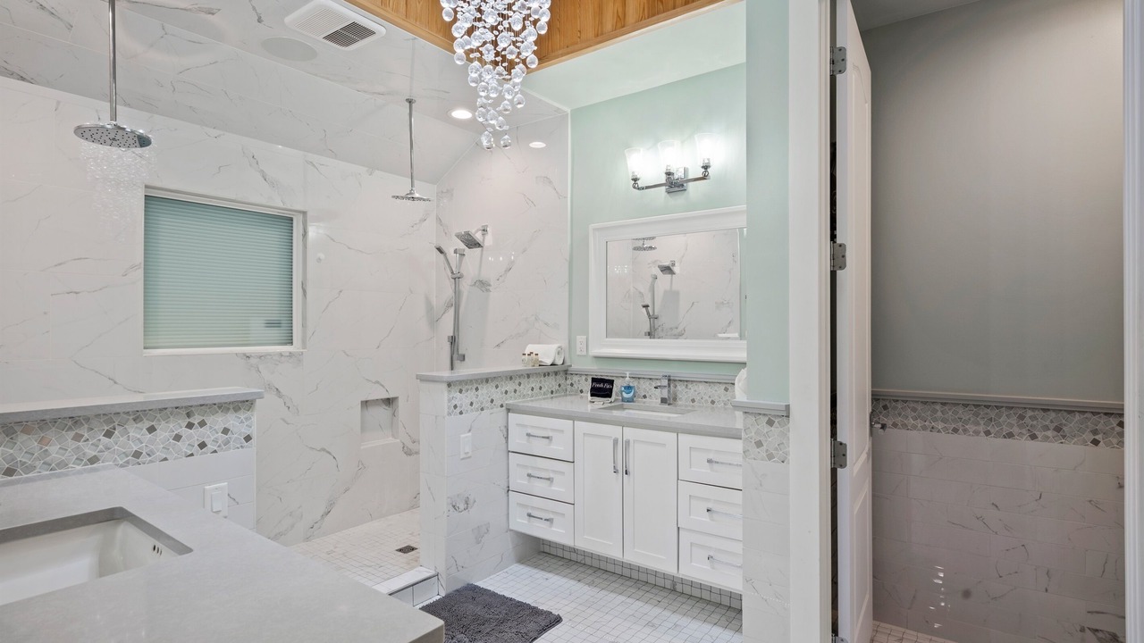 Photo of Bathroom in Avalon Beach Estates
