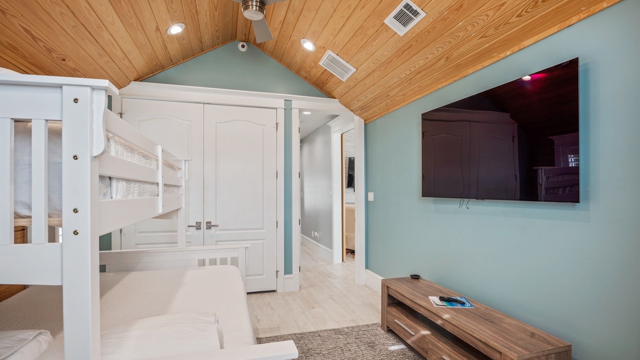 Photo of Bedroom in Avalon Beach Estates