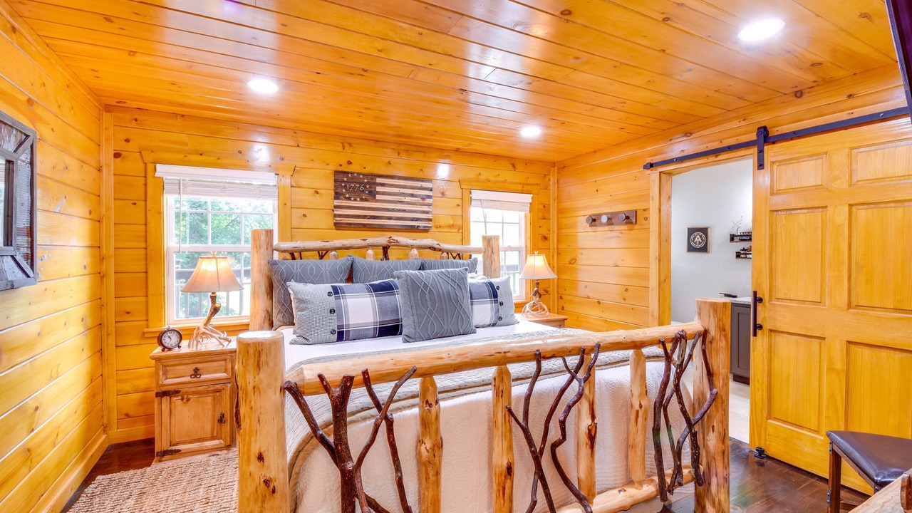 Photo of Bedroom in Clarkesville