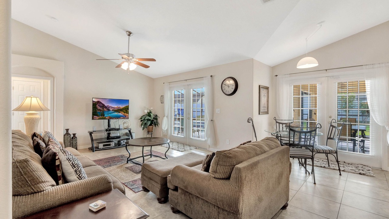 Photo of Livingroom in Orange Tree