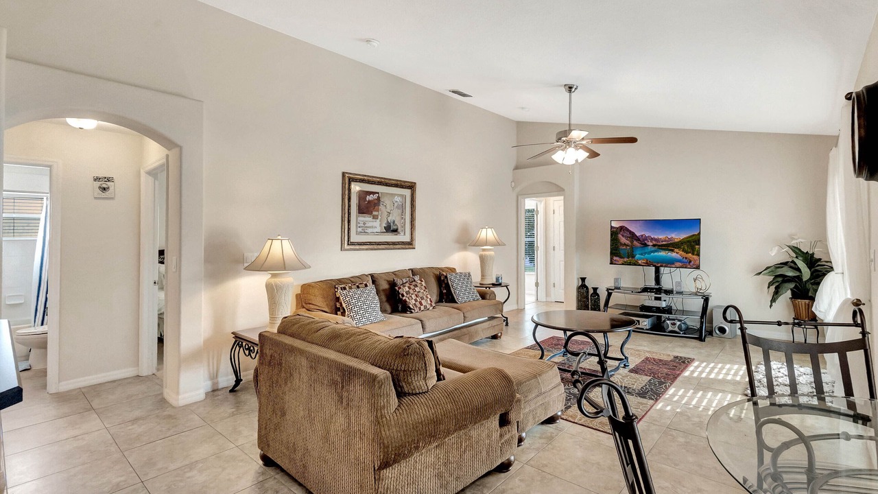 Photo of Livingroom in Orange Tree