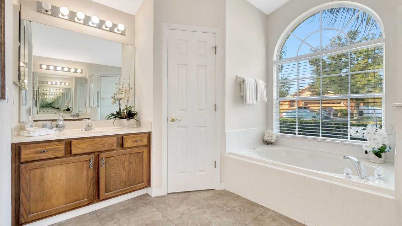 Photo of Bathroom in Orange Tree