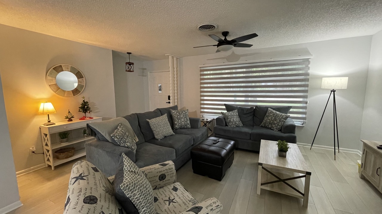Photo of Livingroom in Florida Ridge