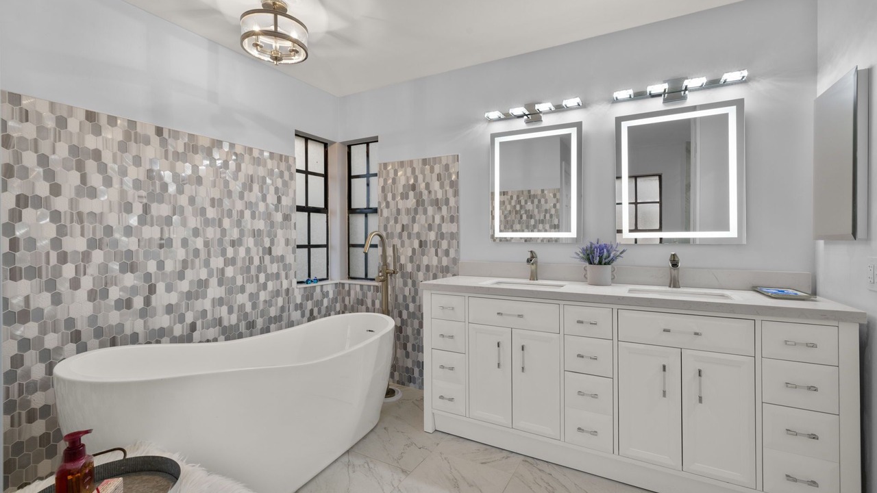 Photo of Bathroom in Kings Lake