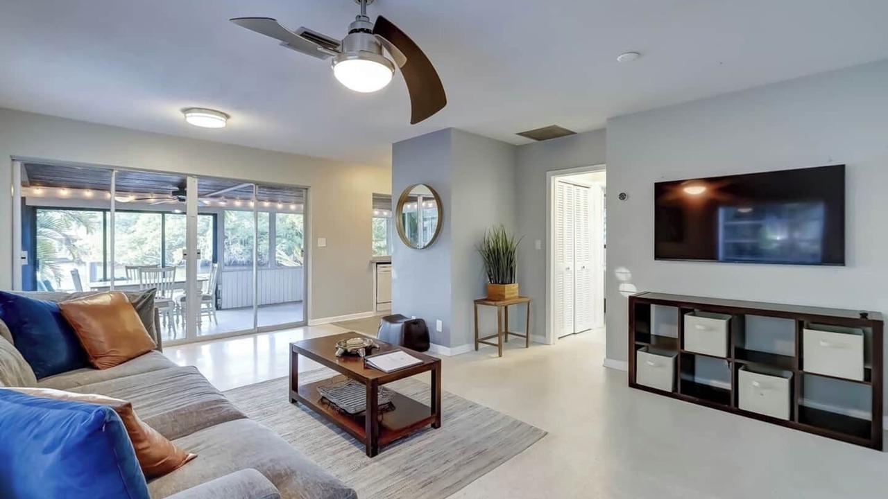 Photo of Livingroom in Middle River Terrace