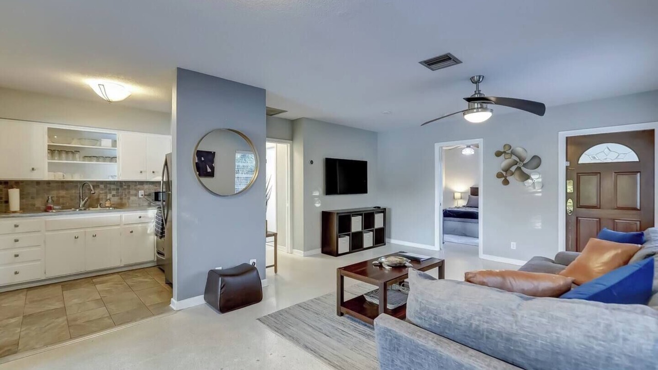 Photo of Livingroom in Middle River Terrace