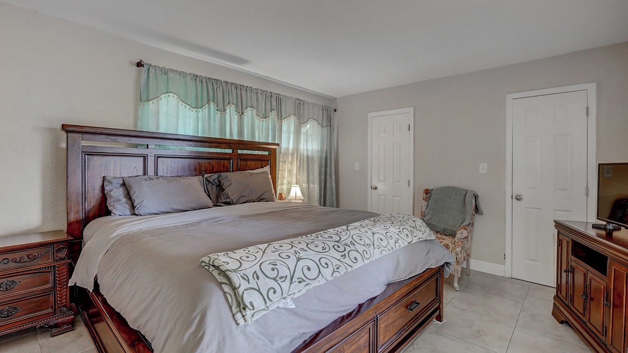Photo of Bedroom in Sunrise