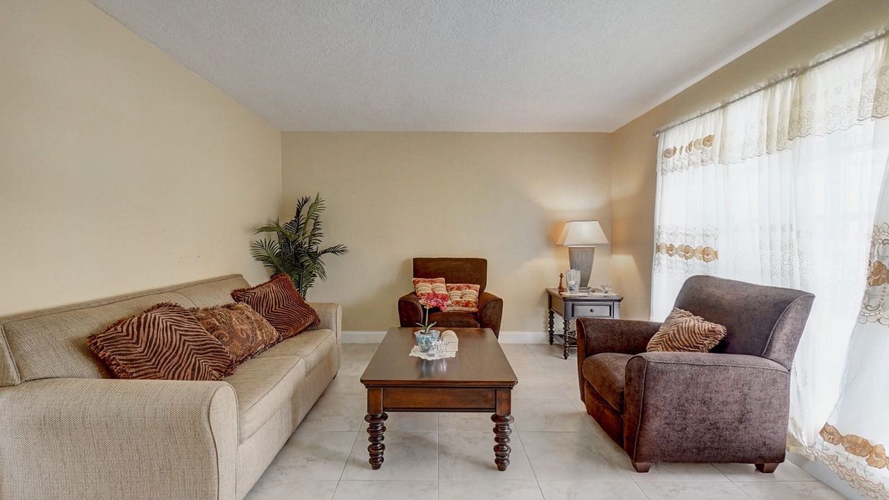 Photo of Livingroom in Sunrise