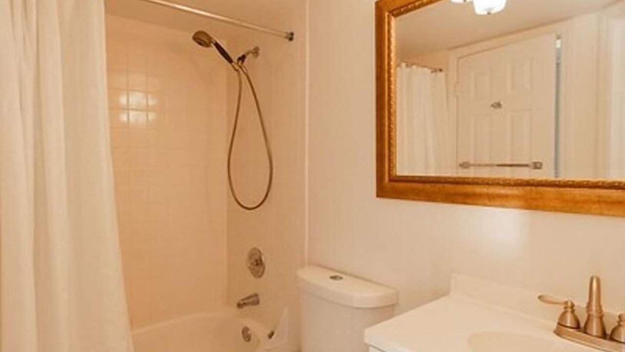 Photo of Bathroom in Hammock Bay