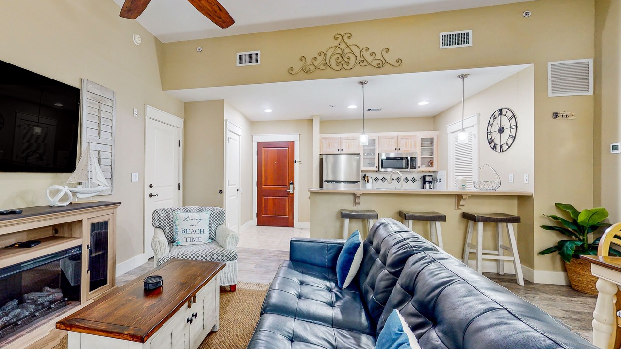 Photo of Livingroom in Baytowne Wharf