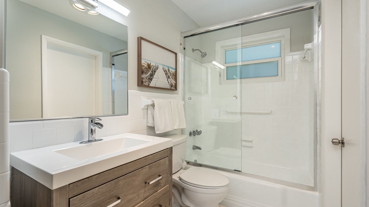 Photo of Bathroom in Garden Isles