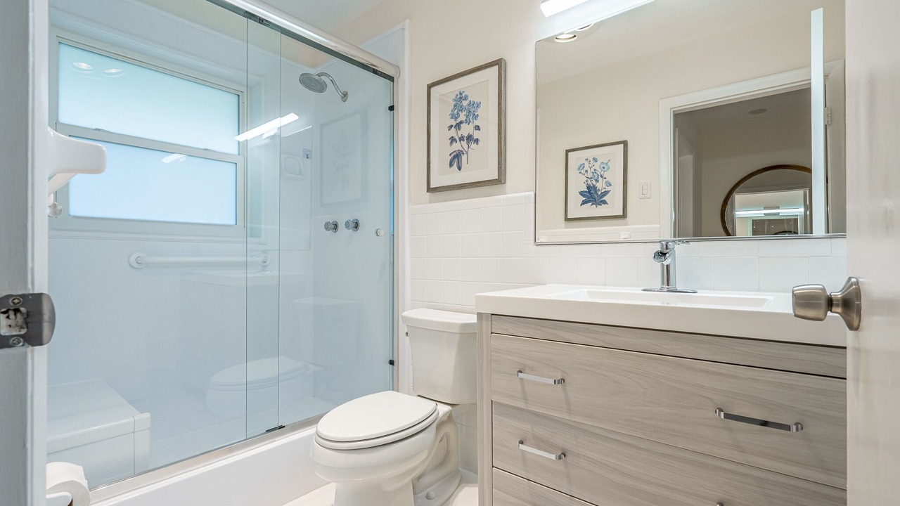 Photo of Bathroom in Garden Isles