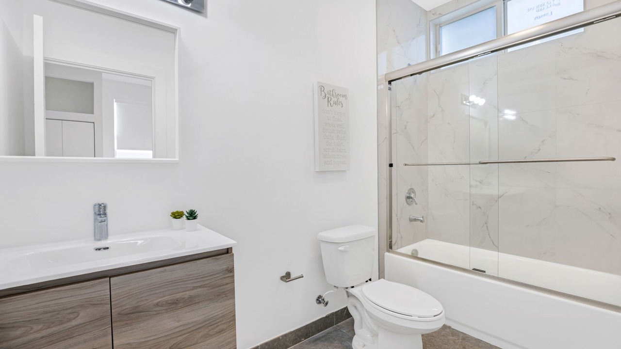 Photo of Bathroom in Allapattah