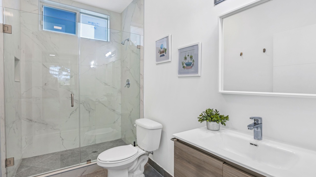 Photo of Bathroom in Allapattah