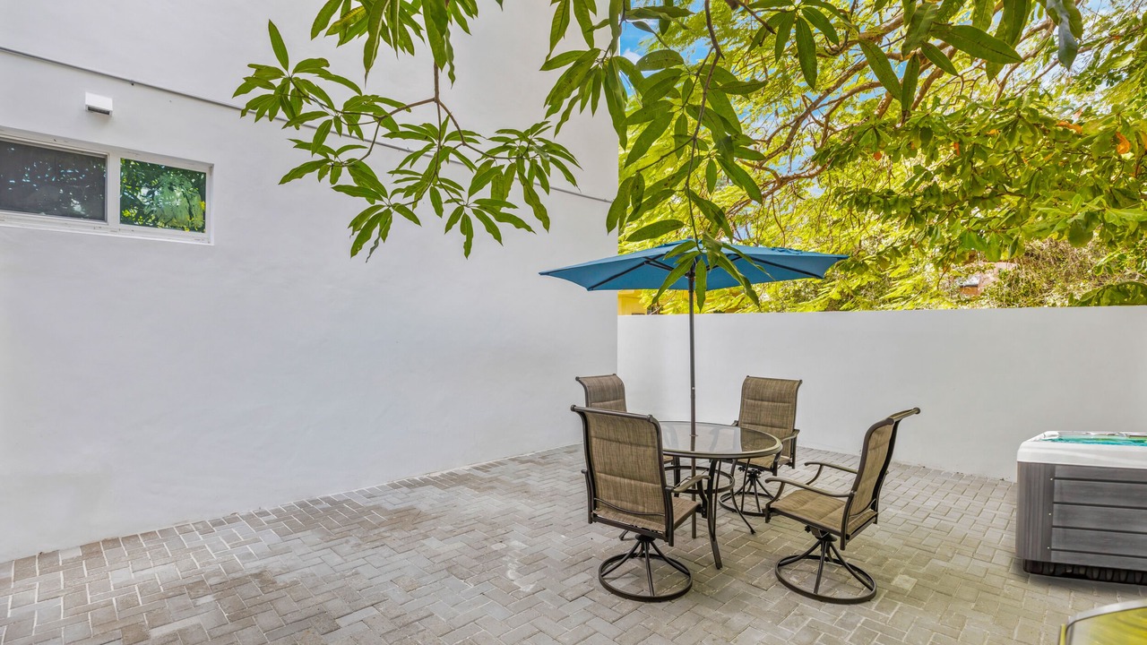 Photo of Outdoor in Allapattah