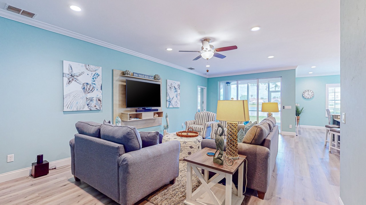 Photo of Livingroom in Cypress Lake