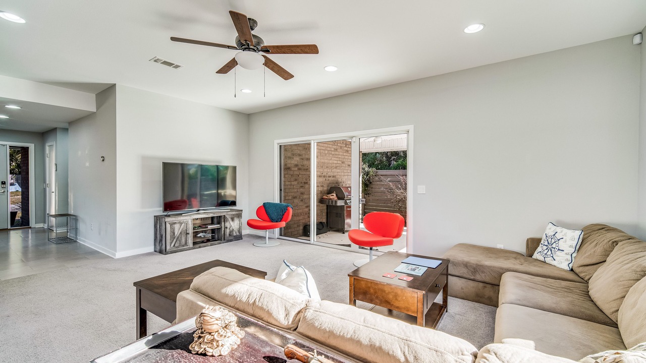 Photo of Livingroom in East Hill