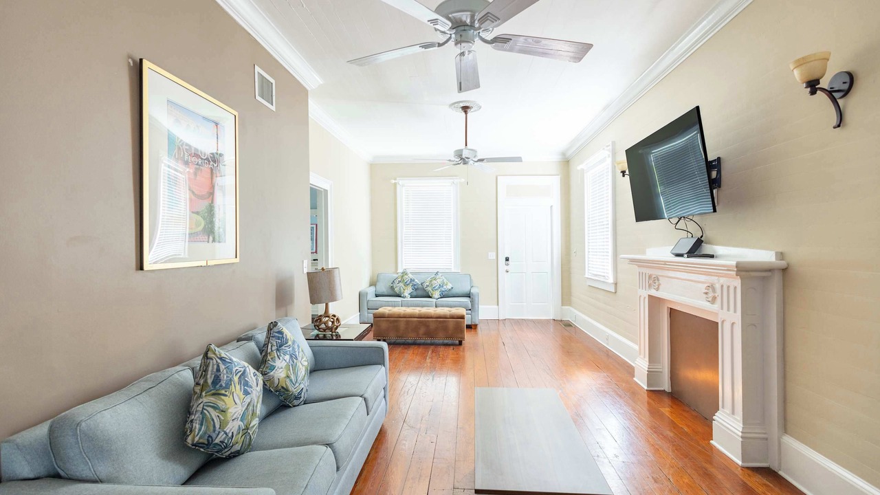 Photo of Livingroom in Historic Seaport
