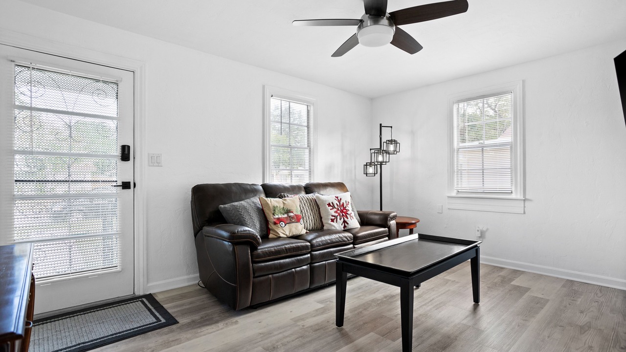 Photo of Livingroom in Disston Heights