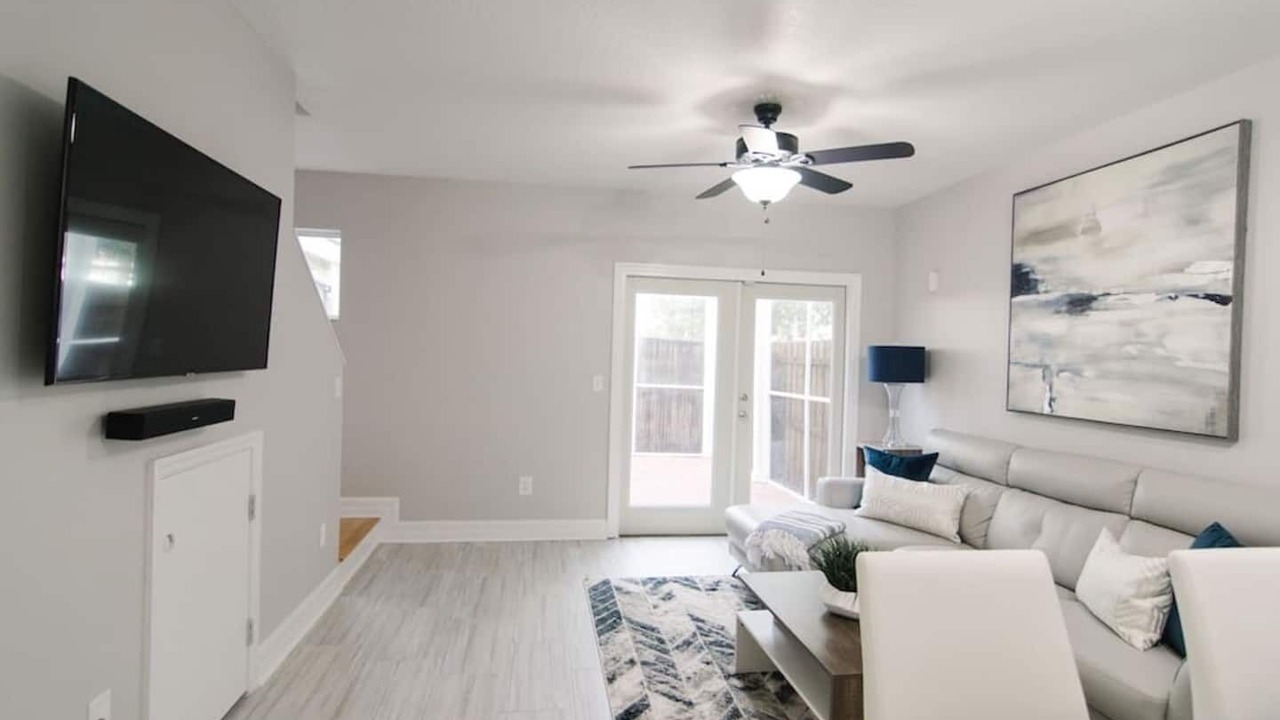 Photo of Livingroom in Oakford Park