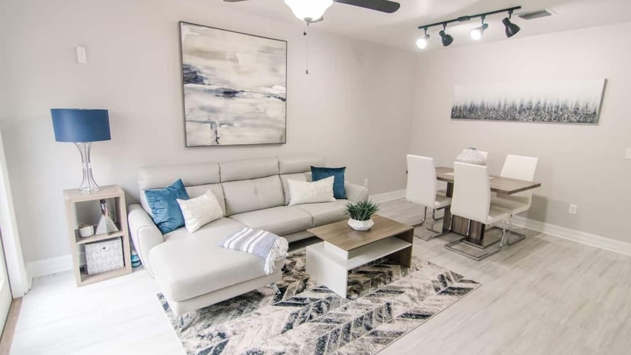 Photo of Livingroom in Oakford Park