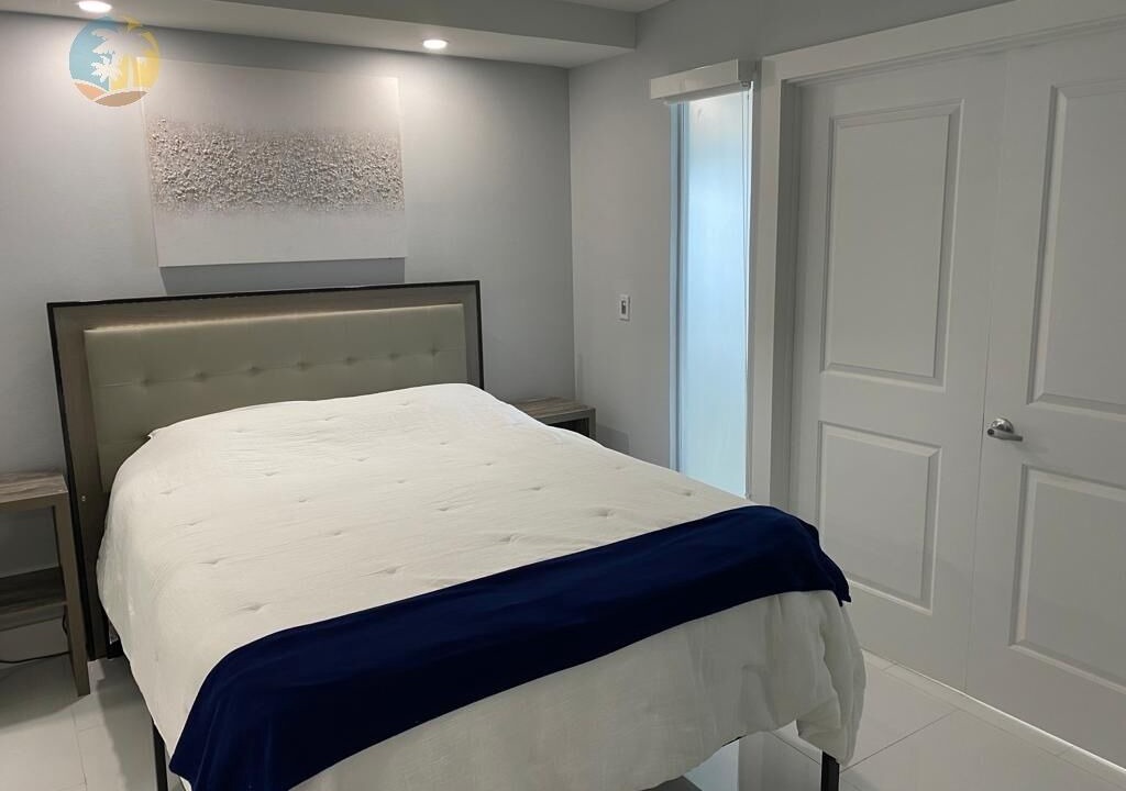 Photo of Bedroom in Mid Beach