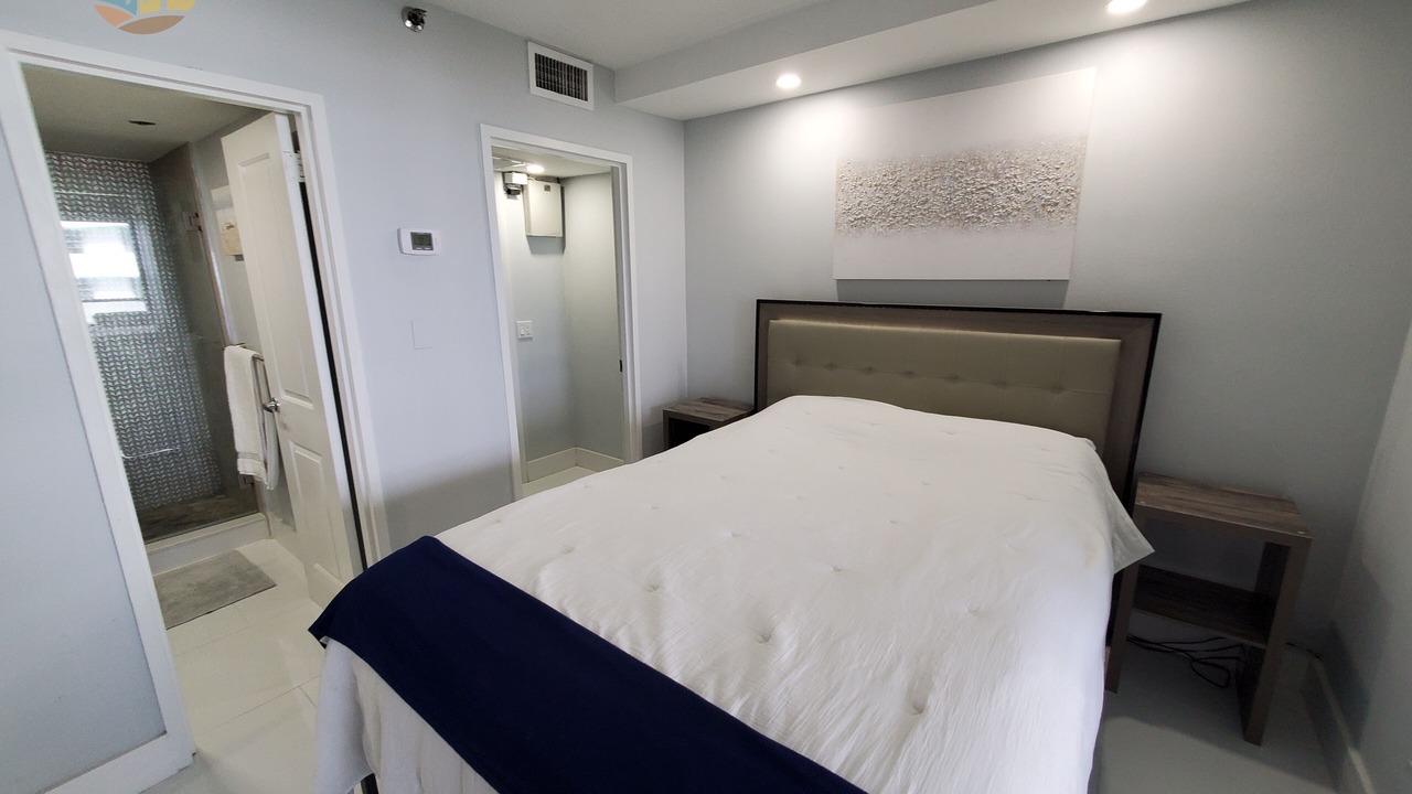 Photo of Bedroom in Mid Beach