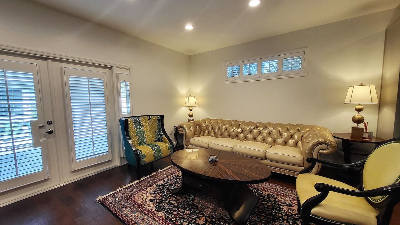 Photo of Livingroom in Historic Downtown Melbourne
