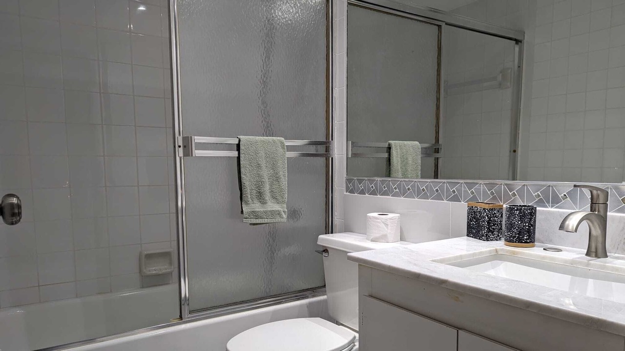 Photo of Bathroom in Joel