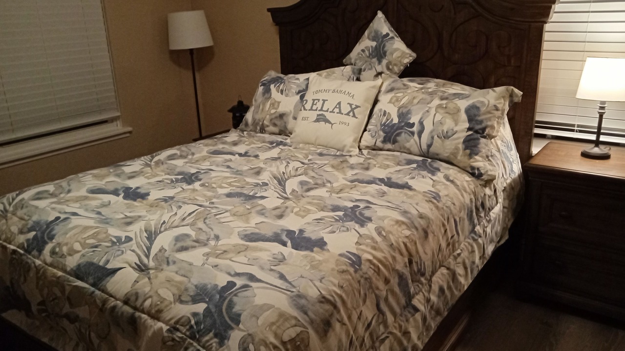 Photo of Bedroom in Edgewater
