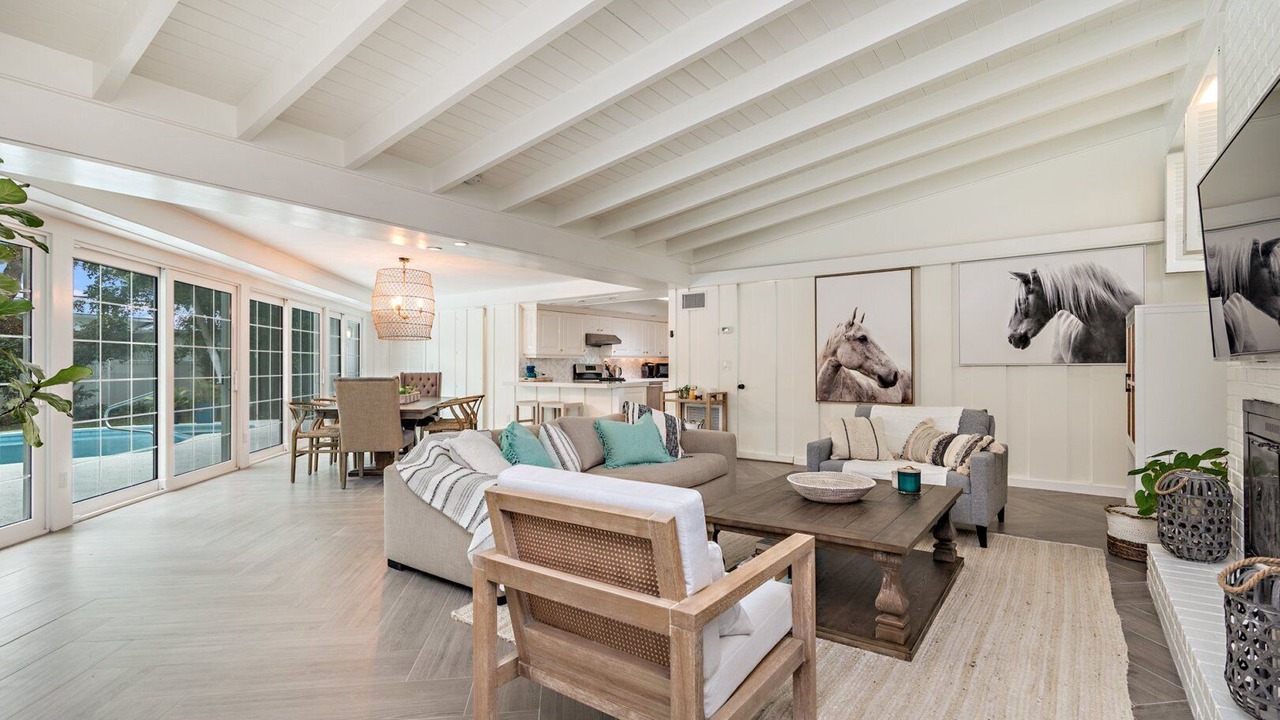 Photo of Livingroom in Central Beach