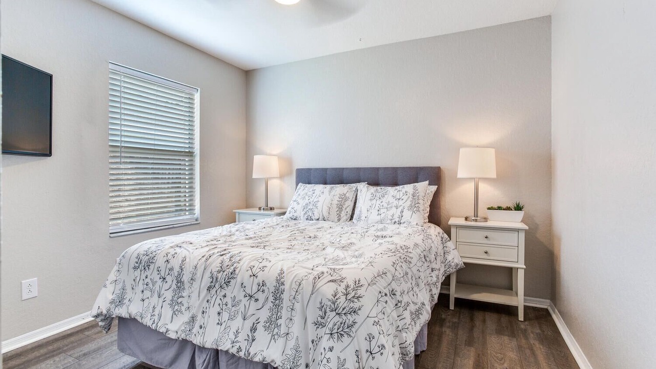 Photo of Bedroom in Lakeview Village