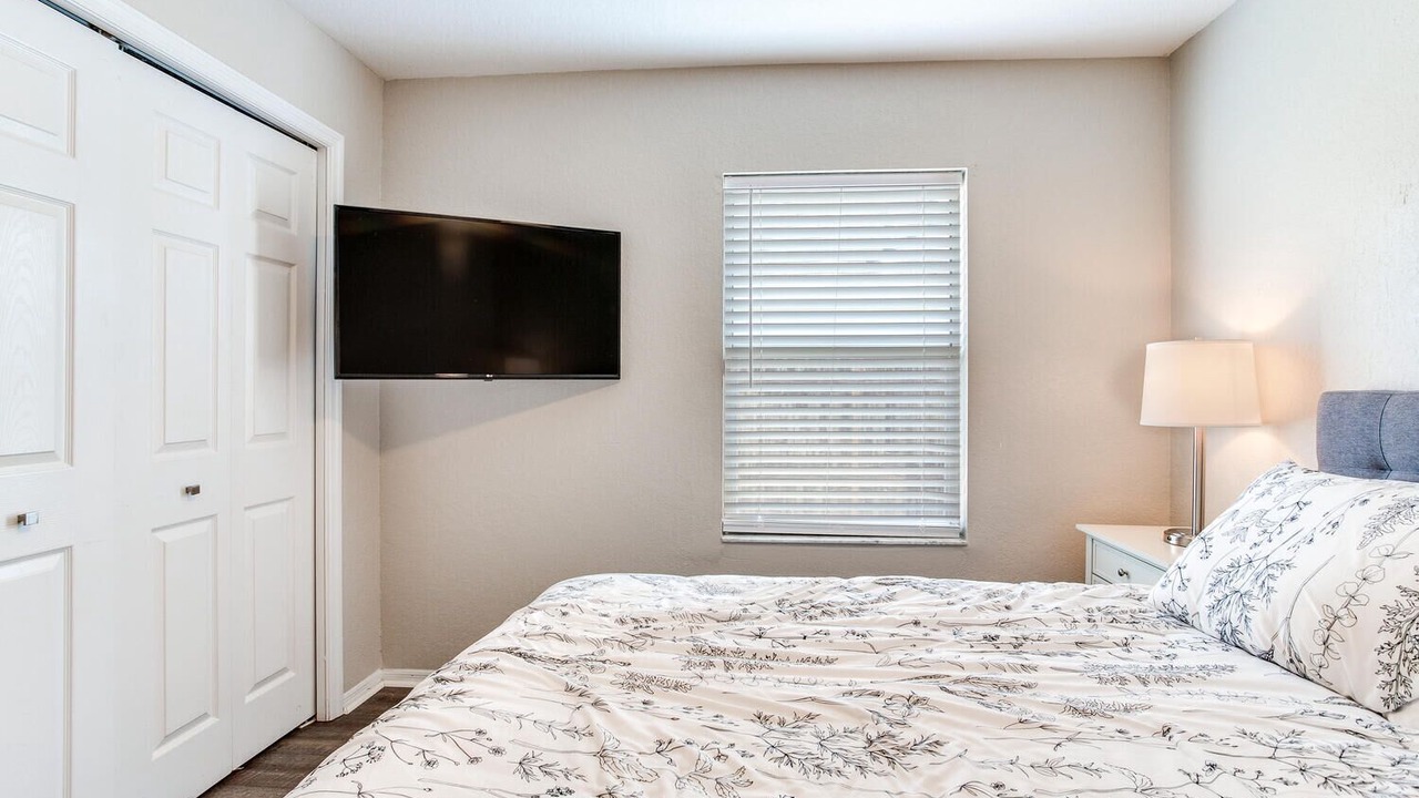 Photo of Bedroom in Lakeview Village