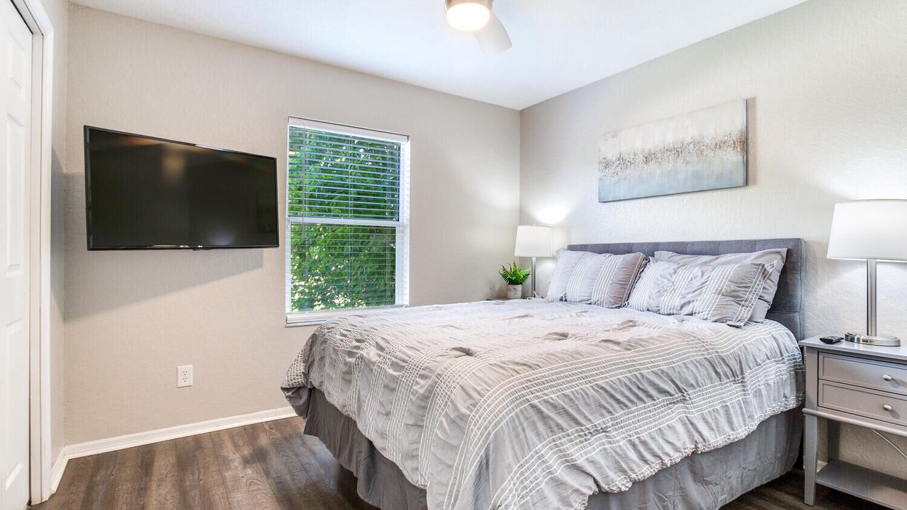 Photo of Bedroom in Lakeview Village