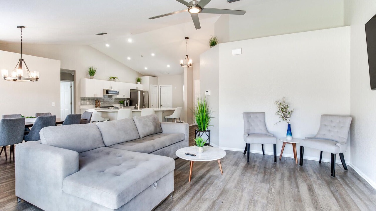 Photo of Livingroom in Lakeview Village